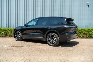 NIO EL8