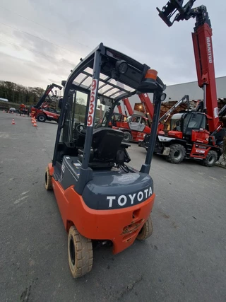 Toyota Traigo 2 T (8FBM20T)