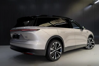 NIO EL8