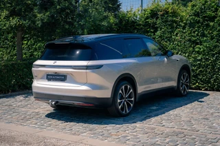 NIO EL8