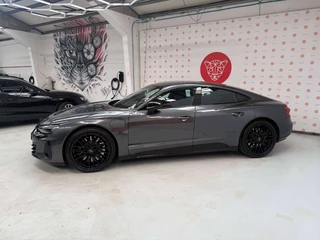 Audi 440kW Black styling pakket 21" velgen 360 camera R