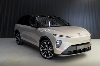 NIO EL8