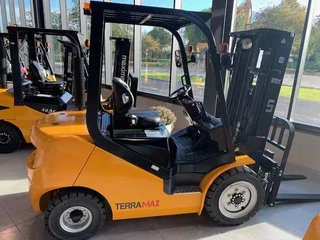 Terramax 3.0T-Diesel-triplex 4.7m -Kubota V2403 - Side Shift- Vorkenversteller
