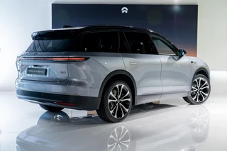 NIO EL8